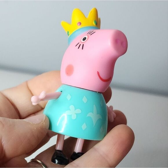 PEPPA PIG MUMMY PIG QUEEN 3” ACTION FIGURE PEPPA PLASTIC TOY Jazwares - Picture 3 of 5